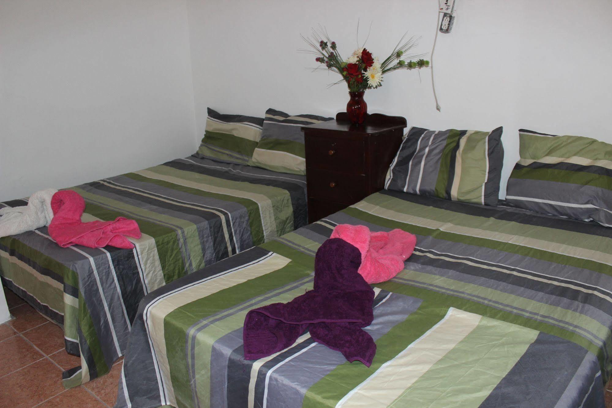 Bachelor Inn Hotel Πόλη του Μπελίζ Εξωτερικό φωτογραφία
