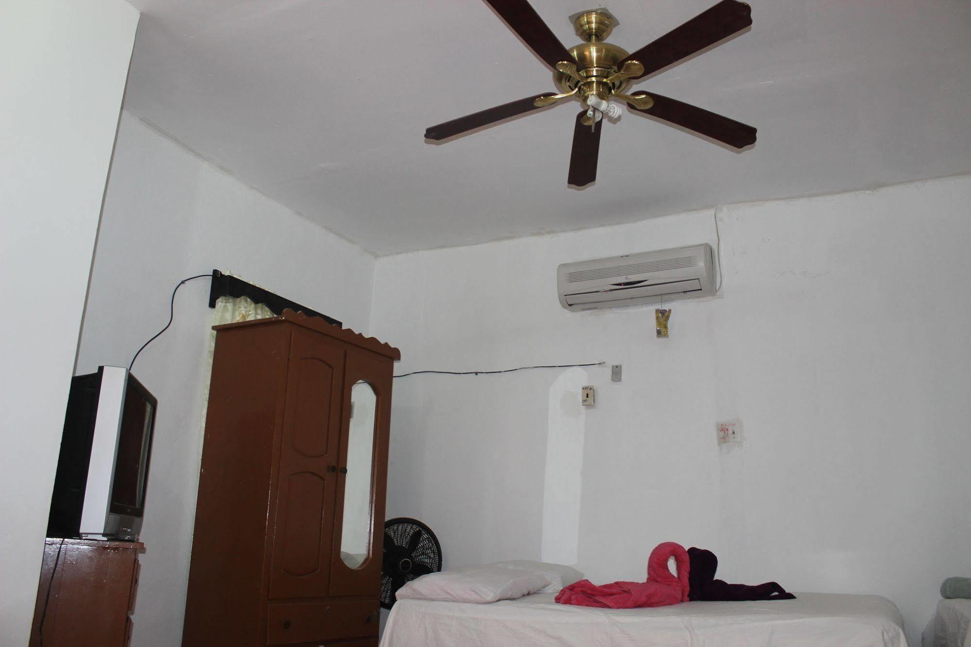Bachelor Inn Hotel Πόλη του Μπελίζ Εξωτερικό φωτογραφία